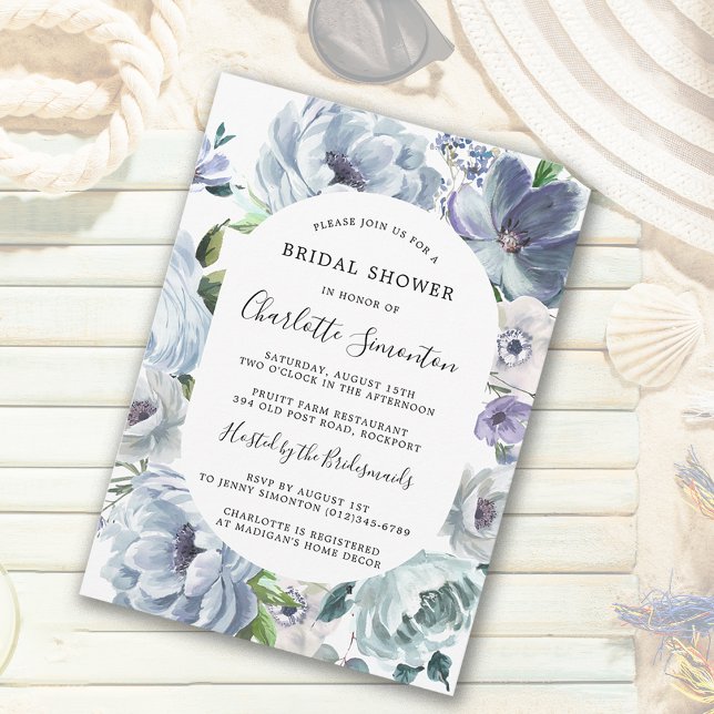 Invitación Moderna ducha espumosa azul floral botánica nupcia (Dusty Blue Floral Bridal Shower Invitation. Summer Style at its Chic Best!)