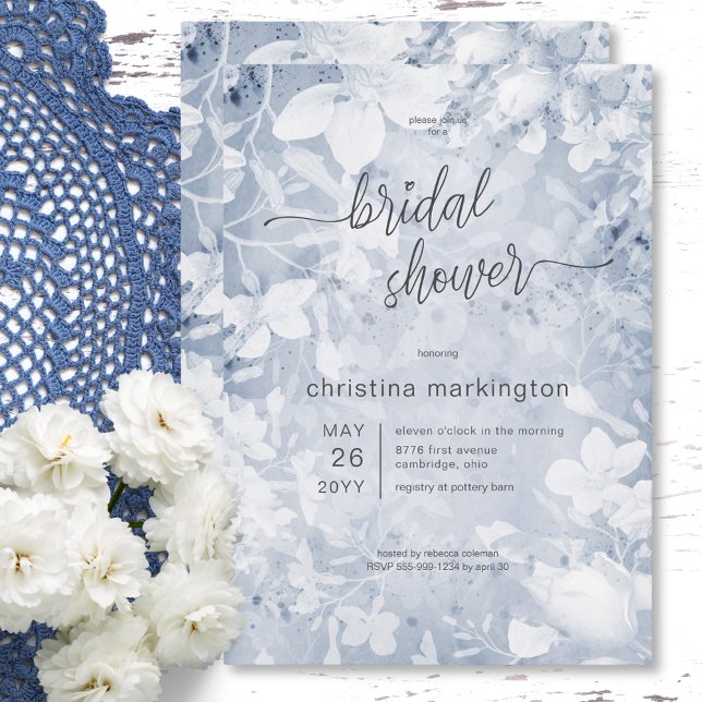 Invitación Moderna ducha floral azul y blanca de novia (Modern Floral Blue & White Bridal Shower Invitation)