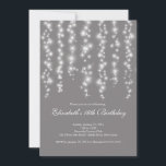 Invitación Moderna Esparkle Gray Sweet Dieciséis cumpleaños<br><div class="desc">Comienza a tus hijas con 16 fiestas dulces con nuestra bella cortina de luces blancas dulce invitación dieciséis fiestas. Nuestra elegante y contemporánea y dulce invitación a 16 fiestas cuenta con cuerdas de luces blancas brillantes sobre un fondo gris. Invierta la invitación para encontrar una coincidencia para un toque especial....</div>