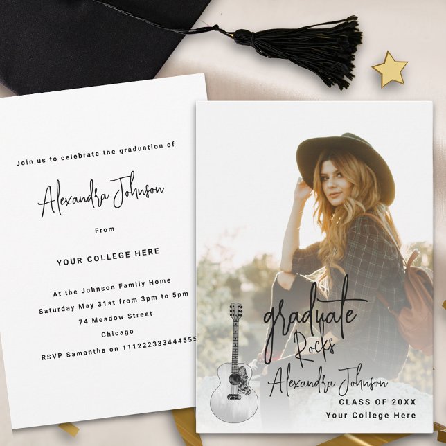 Invitación Moderna fiesta de graduación de fotos de graduados (Modern graduate photo trendy script Graduation party invitation country music guitar illustration)