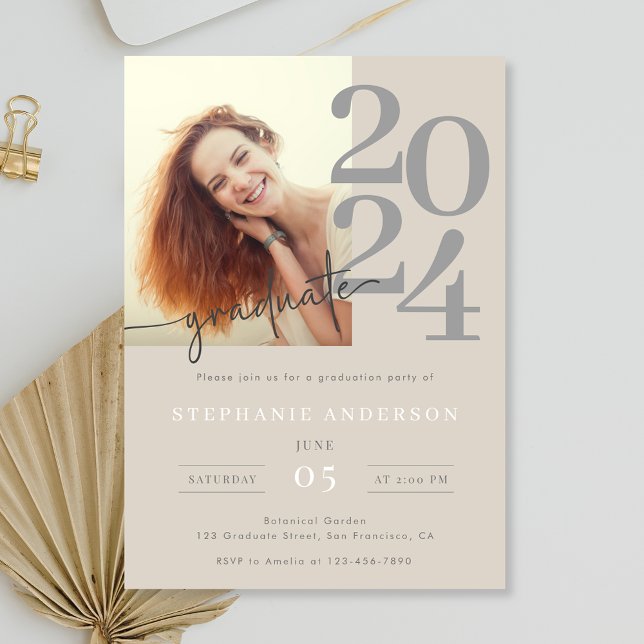 Invitación Moderna fiesta de graduación de guiones de fotos M (Subido por el creador)