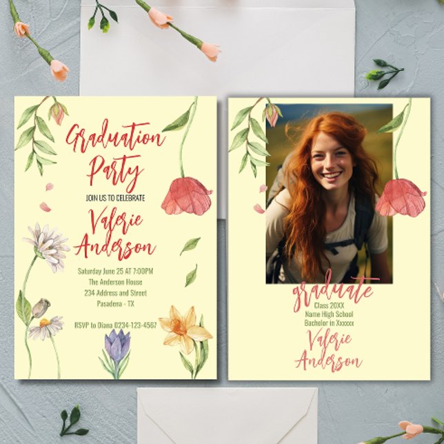 Invitación Moderna graduación de flores silvestres con estilo (Modern Stylish wild flowers graduation Invitation by Creative Design and made with love on Zazzle)