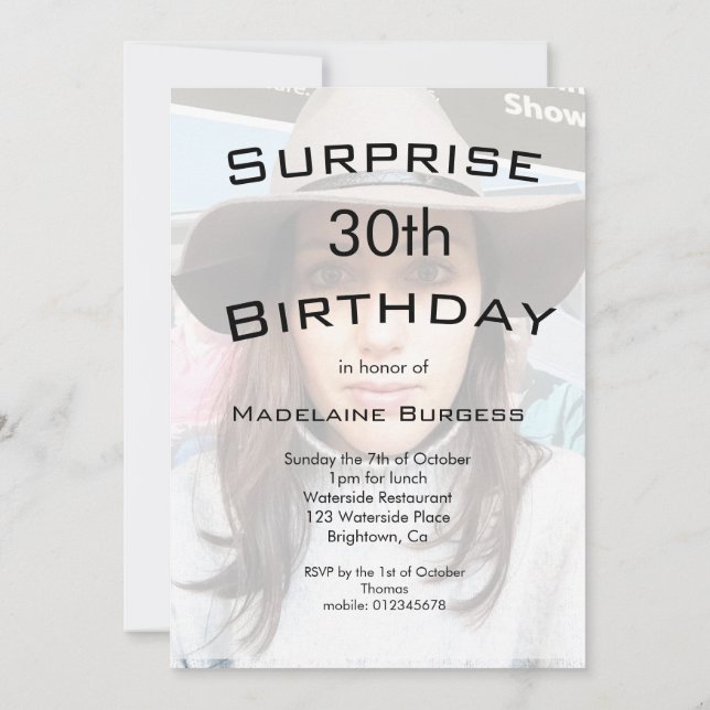 Invitación Moderna Moda elegante de foto de cumpleaños número (Reverso)
