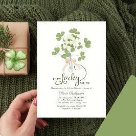 Invitación Moderna Moda Lucky Shamrock con ducha de bebé Bow