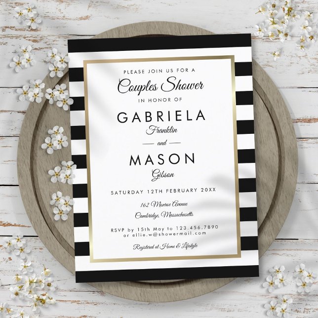 Invitación moderna para ducha de parejas con franj (Modern Black Stripe Gold Couples Shower Invitation Postcard)