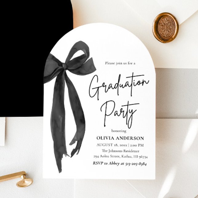 Invitación Moderna y elegante graduación de Black Bow (Modern Elegant Trendy Black Bow Graduation Arched Invitation)