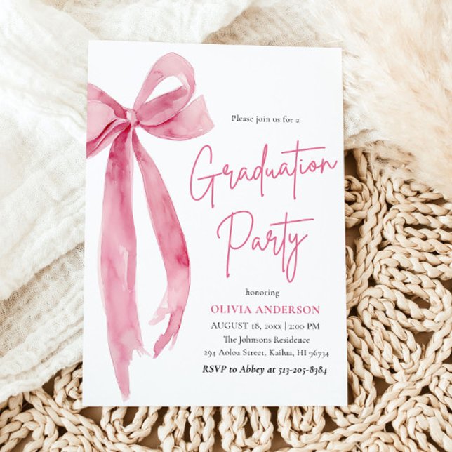 Invitación Moderna y elegante Graduación de Bow Rosa (Modern Elegant Trendy Stylish Pink Bow Graduation Invitation)