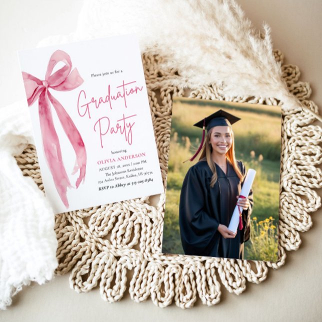 Invitación Moderna y elegante graduación de fotografía de col (Modern Elegant Trendy Stylish Pink Bow Graduation Invitation)