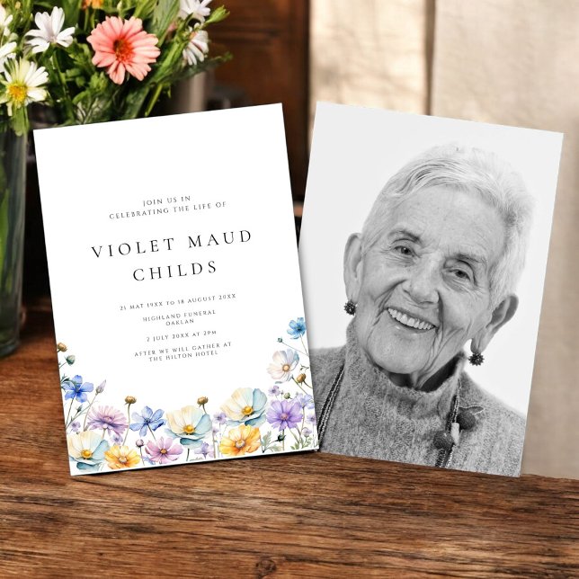 Invitación Moderna y simple celebración fotográfica de un fun (Beautiful wildflower celebration of life card with a photo keepsake to treasure forever )