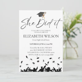 Invitación Moderna Y Simple Ella Lo Graduó