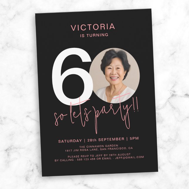 Invitación Moderno Black Pink 60 cumpleaños (Modern Black Pink Photo 60th Birthday Invitation)