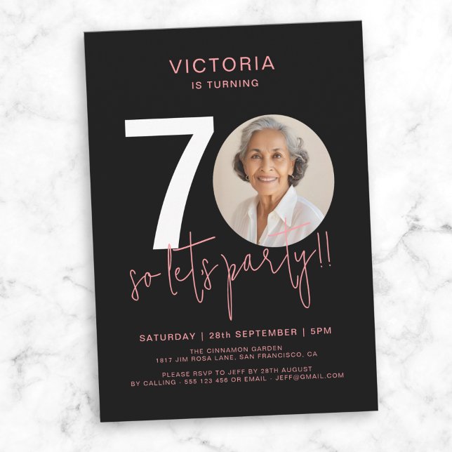 Invitación Moderno Black Pink 70 cumpleaños (Modern Black Pink Photo 70th Birthday Invitation)