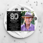 Invitación Moderno Black & Silver 80th Surprise Cumpleaños Ph<br><div class="desc">Moderna invitación de cumpleaños sorpresa en negro y plata para alguien que cumple 80 años. Con un fondo negro,  una fotografía del hombre/mujer de cumpleaños,  un falso purpurina de plata confetti,  globos de cumpleaños 80 plateados y una elegante plantilla de cumpleaños que es fácil de personalizar.</div>