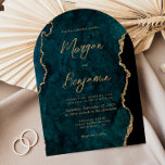 Invitación Moderno Boda de arco de guiones de Agate Azul Verd<br><div class="desc">Esta elegante invitación a la boda en forma de arco presenta una imagen de fondo de una verde azulada ágata color azul adornada con un falso purpurina de oro. El texto del personalizable combina la escritura a mano moderna de color dorado, el copperplate y las tipografías cursivas. El reverso presenta...</div>