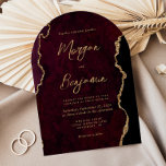 Invitación Moderno Boda de Arco de Letras de Ago de Oro de Bo<br><div class="desc">Esta elegante invitación a una boda en forma de arco, presenta una imagen de fondo de una ágata color burdeos adornada con un falso purpurina de oro. El texto del personalizable combina la escritura a mano moderna de color dorado, el copperplate y las tipografías cursivas. El reverso presenta un diseño...</div>