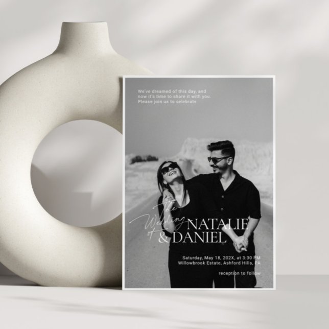 Invitación Moderno Boda de fotografía simple en blanco y negr (Modern Simple Black & White Photo Wedding Invitation)