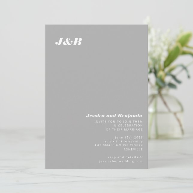 Invitación Moderno Boda de Monograma Gris Elegante Minimalist (Anverso de pie)