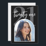 Invitación Moderno color negro y blanco elegante foto 21 cump<br><div class="desc">Una sencilla y moderna foto de 21ª invitación de cumpleaños con elegante tipografía de escritura caligráfica y diseño minimalista en color blanco y negro.</div>