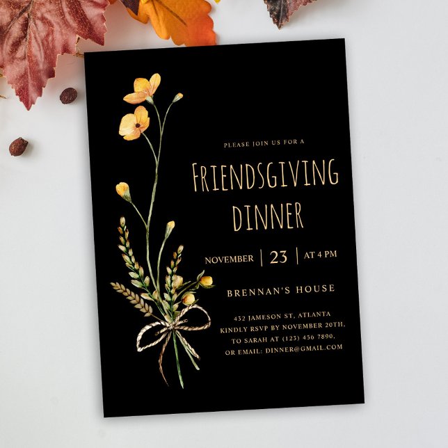 Invitación Moderno Día de Acción de Gracias Fiesta Cena de Ac (Elegant Black Wildflower Friendsgiving Dinner Invitation)