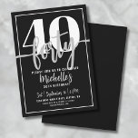 Invitación Moderno guión sencillo y elegante 40 cumpleaños Fi<br><div class="desc">Presentamos una invitación sencilla y moderna a la fiesta de cumpleaños número 40, perfecta para celebrar este hito con estilo. El diseño elegante presenta un fondo negro audaz con un "40" prominente en la parte superior. Debajo, "Cuarenta" está elegantemente escrito en caligrafía de escritura, agregando un toque de sofisticación. El...</div>
