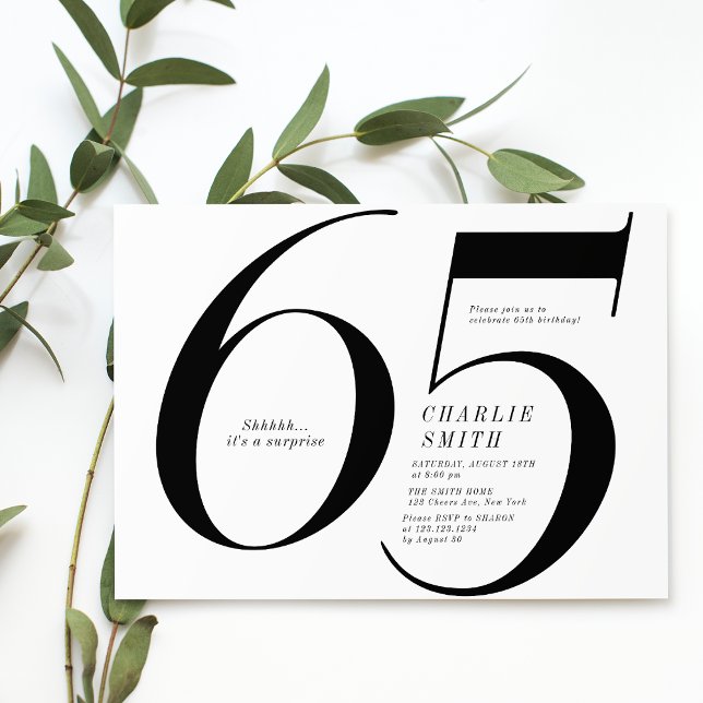 Invitación Moderno minimalista negro y blanco, cumpleaños núm (Modern minimalist black and white 65th birthday invitation)