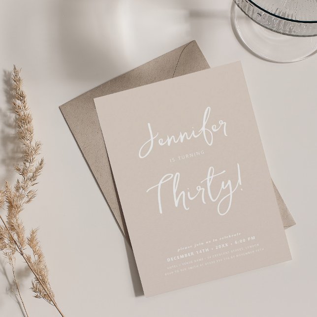 Invitación Moderno Mínimo 30 cumpleaños Script Champagne (Modern Minimal 30th Birthday Script Champagne Invitation)