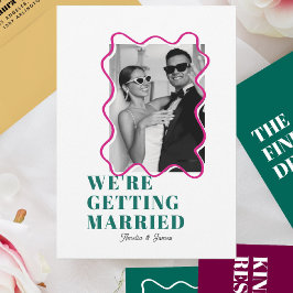 Invitación moderno negrita ondulado Wavy funky Boda oscuro ve