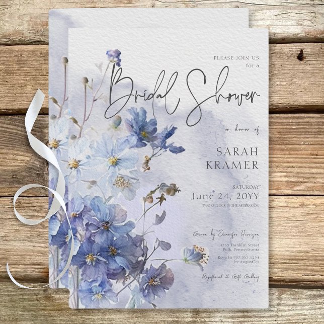Invitación Moderno Periwinkle Blue Wildflowers Ducha de novia (Modern Periwinkle Blue Wildflowers Bridal Shower Invitation)