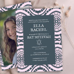 Invitación Moderno Personalizado del Patrón Boho Foto Bar Bat<br><div class="desc">¡Tarjeta perfecta para anunciar un bar mitzvah, bat mitzvah u otra celebración judía! ¡La mano hizo arte para ti! ¡TODO PERSONALIZABLE! Haga clic en "Personalizar" para editar el texto y añadir su propia foto al reverso. Haga clic en "editar usando la herramienta de diseño" para ajustar las fuentes, colores y...</div>