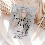 Invitación Moderno purpurina brillante plateado oscuro foto d<br><div class="desc">Una moderna ducha purpurina de chispas de bonito oscura con bloque de color gris Invitación de fiesta dulce de 16 años con tu foto personalizado con un patrón oscuro de plata que se desvanece en un fondo gris.</div>