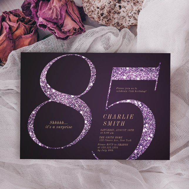 Invitación Moderno purpurina minimalista púrpura 85 años (Modern minimalist purple glitter 85th birthday invitation)