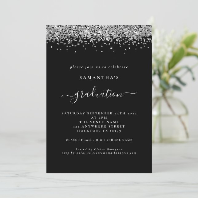 Invitación Moderno Purpurina plateado 2024 Graduación Negro (Anverso de pie)