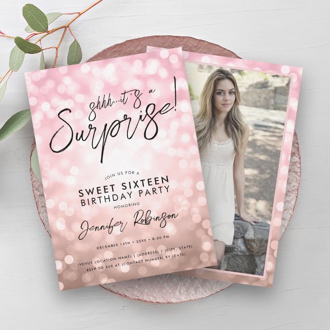 Invitación Moderno Rosa Luces de Oro Foto Sorpresa Dulce 16 (Modern Rose Gold Lights Photo Surprise Sweet 16 Invitation)