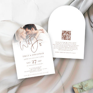 Invitación Moderno We Do Brown Text QR Photo Boda Arch