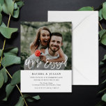 Invitación moderno y elegante fiesta de compromiso de fotos<br><div class="desc">un sencillo diseño de guión y una imagen personalizada. Puede personalizar el texto,  la imagen y el color en esta plantilla de invitación de grupo de compromiso.</div>