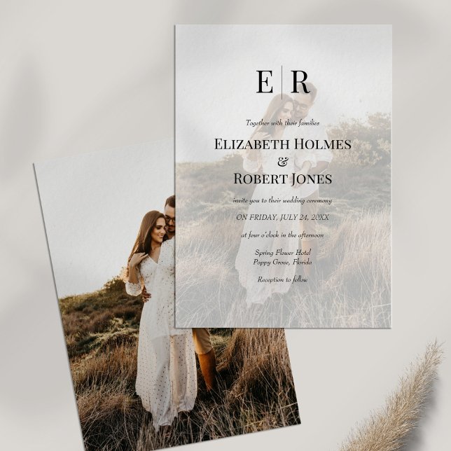 Invitación Moderno y elegante Personalizado de Monograma Boda (Modern Elegant Monogram Custom Photo Wedding Invitation on a white table with dry flower.)