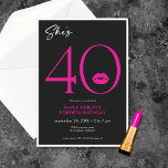 Invitación Moderno y minimal Lips rosadas ella cumple 40 años<br><div class="desc">Moderna y moda,  esta invitación de cumpleaños declara,  "ella tiene 40 años" y combina el clásico blanco y negro con acentos de rosa brillante,  con un lúgubre par de labios. Su diseño mínimo es un diseño simple y divertido para celebrar el cumpleaños del hito. Creado por Simply Farmhouse Press.</div>