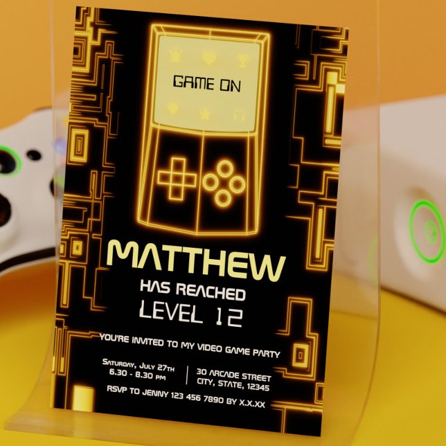 Invitación Moderno y moderno Fiesta de un niño con juegos de  (Yellow Glow Video Game Console Birthday Party Invitation)