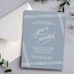 Invitación Moderno y sencillo elegante fiesta de cumpleaños a<br><div class="desc">Sencillo y elegante con un toque contemporáneo, este Birthday Party Invitation incluye líneas en ángulo blanco enmarcando tu texto en un fondo azul polvoriento y moderno. El texto de "estás invitado" con un bonito guión florece intencionalmente para que tus invitados se sientan especiales. Edite los detalles del fiesta con sus...</div>