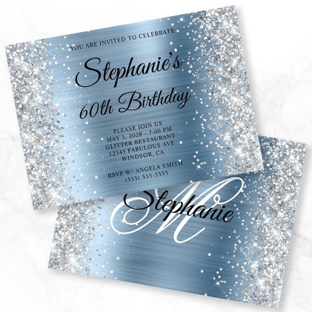 Invitación Monograma azul claro Purpurina plateado 60 cumplea (Silver Glitter Light Blue Monogram 60th Birthday Invitation)