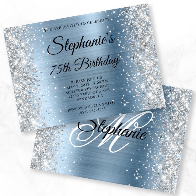 Invitación Monograma azul claro Purpurina plateado 75 cumplea (Silver Glitter Light Blue Monogram 75th Birthday Invitation)