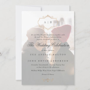 Invitación monograma de escudo de oro clásico romántico boda