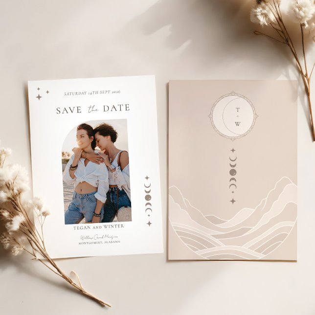 Invitación Monograma de estrellas celestes de la luna salva l (Celestial Moon Stars Monogram Save The Date Photo Invitation)