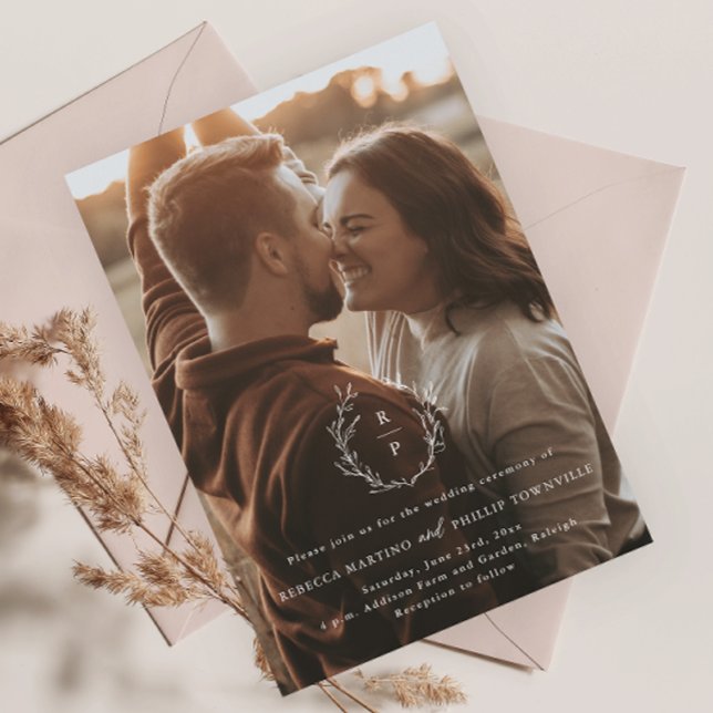 Invitación Monograma de la corteza romántica Boda fotográfico (Elegant greenery wreath wedding monogram photo wedding invitations.)
