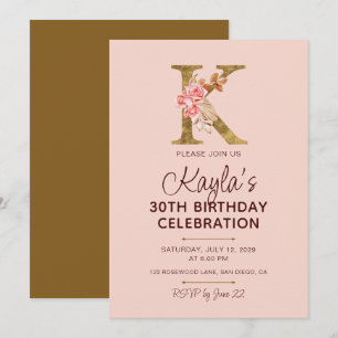 Invitación Monograma de letra K dorada con rosas rosadas