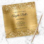 Invitación Monograma de Relieve metalizado cepillado Purpurin<br><div class="desc">Una invitación glamorosa monogramada de 30 años para ella. Purpurina de oro fino y brillante con chispas contra una imagen gráfica de Relieve metalizado metalizado falsamente cepillado. Se puede personalizar el lujoso monograma de caligrafía en blanco y negro del centro. Todos los elementos brillantes y brillantes de este moderno diseño...</div>