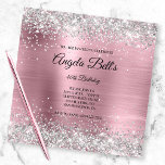 Invitación Monograma de Relieve metalizado rosa pálido de Pur<br><div class="desc">Una invitación glamorosa monogramada de 40 años para ella. Purpurina fino y brillante de plata con chispas contra una falsa imagen gráfica de Relieve metalizado metalizado rosa pálido. Se puede personalizar el lujoso monograma de caligrafía en blanco y negro del centro. Todos los elementos brillantes y brillantes de este moderno...</div>