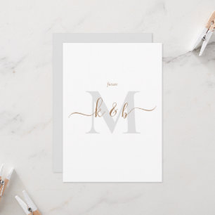 Invitación Monograma dorado y gris en letra Swash para padres