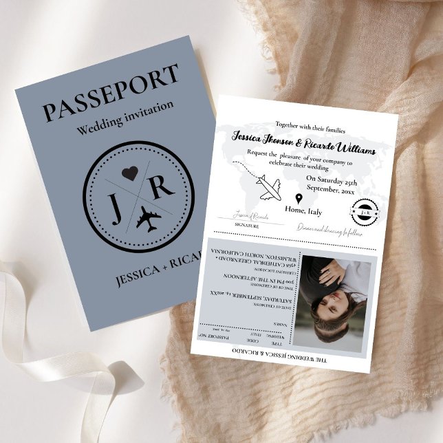 Invitación Monograma Dusty Blue pasaporte Boda de destino (Subido por el creador)