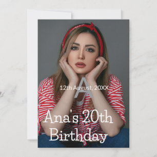 Invitación Monograma fotográfico alegre blanco gris de 20 año